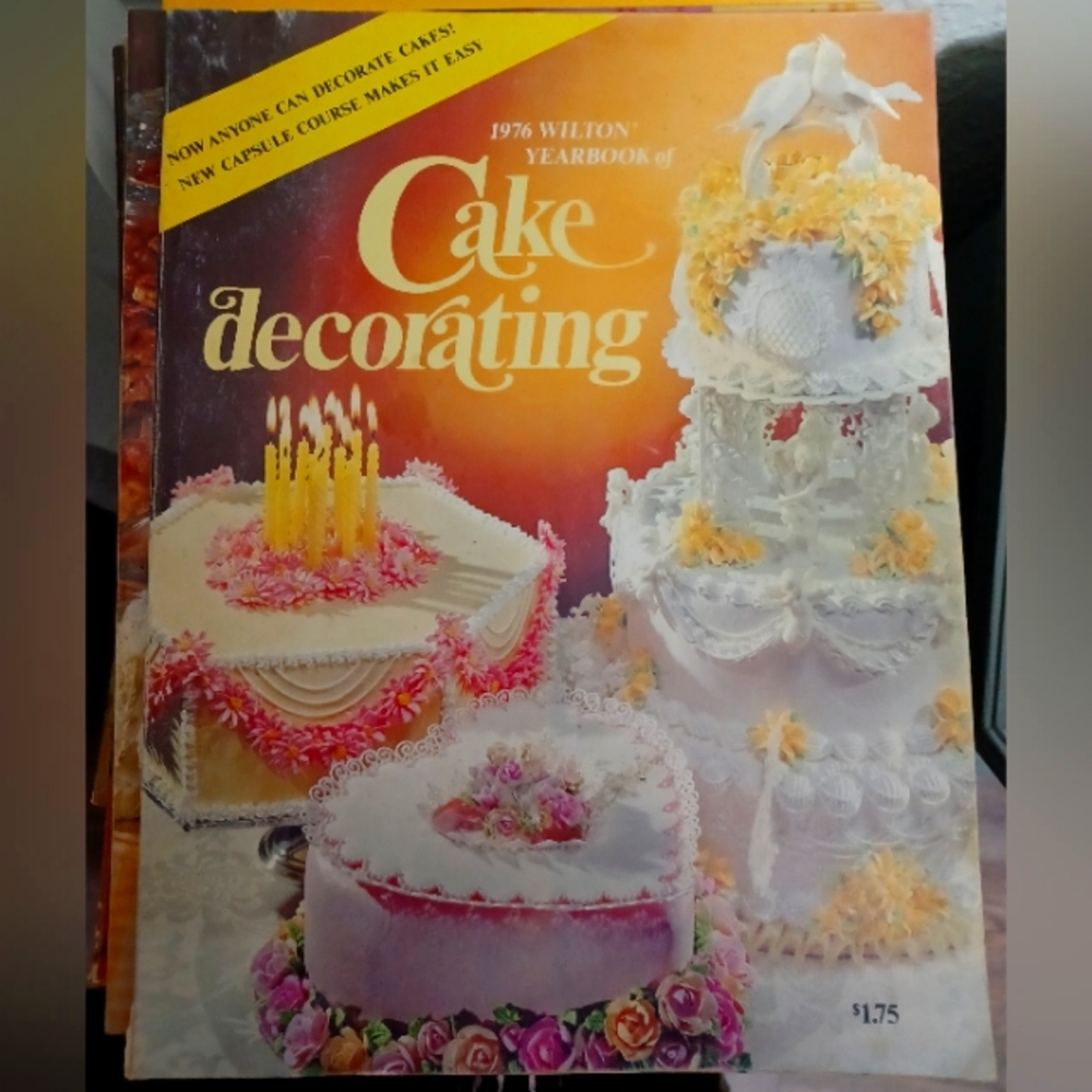 1976 Wilton Yearbook of Cake Decorating Magazine